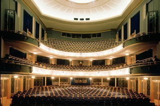 Theaterf�hrung 2025.26 - F�hrung durch das Theater
