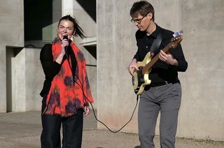 Am Freitag, 24. April, 20 Uhr, pr�sentiert das Duo Denglish beliebte Jazz-Standarts und neu interpretierte Klassiker aus Rock und Pop im Dorfst�bli Maulburg.