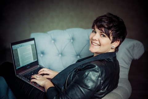 New Adult BookTalk mit Izzy Maxen - moderiert von @jennysbookclub - Esslingen am Neckar - 01.07.2026 19:30