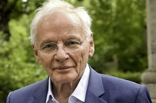 „Wie konnte das geschehen?“ ist der Titel des j�ngsten Buches von G�tz Aly, das er in der Freiburger Universit�t vorstellt