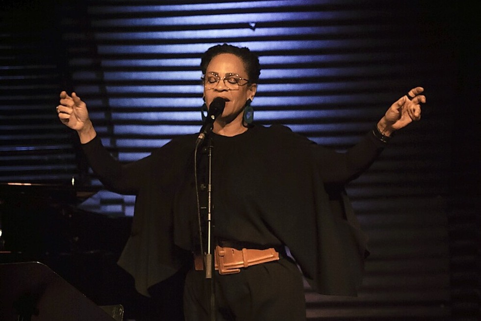 Der Singalong mit C�cile Verny und Pianist Christian Gutfleisch findet im Jazzhaus Freiburg statt - Badische Zeitung TICKET