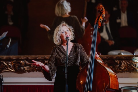 NICKI PARROTT AND HER SWINGFLUENCERS - SINGIN� AND SWINGIN` - Freising - 04.04.2027 11:00