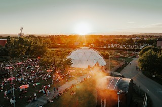 Vitra Campus Summer Night (DE / EN / FR)