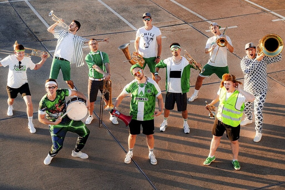 Brass-Power beim Bergdorffest: Maddabrasska und Brasslufthamma heizen in Schuttertal-Schweighausen ein  - Badische Zeitung TICKET