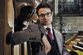 Der Organist David Cassan begleitet in Forchheim den Stummfilmklassiker „Der Gl�ckner von Notre Dame“ live an der Orgel