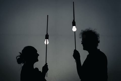 Die Wunderkugel | Familienkonzert - Sandmalerei mit Schattentheater & Live-Musik | f�r Menschen ab 4 Jahren - Kempen - 21.11.2026 15:00