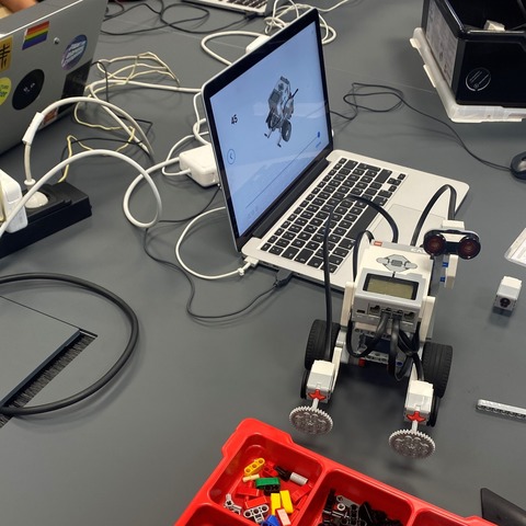 Mercedes-Benz Kinderferienprogramm - Lego-Roboter entwerfen, bauen, programmieren - in Zusammenarbeit mit dem ZKM - Rastatt - 17.08.2026 09:00