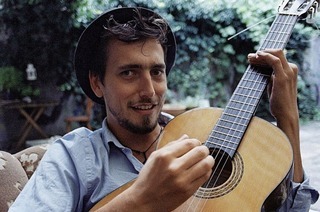 Will Bartlett und Johannes Maikranz spielen Beatles-Songs bei "Fred Freunde Eierkuchen" im Schlosskeller Emmendingen