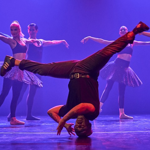 Beats on Pointe - Eine elektrisierende Fusion aus Spitzentanz und Street Dance - R�SSELSHEIM - 03.12.2026 19:30