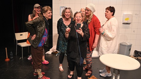 Szene 13: 8 Frauen - eine Tasche - kein Entkommen - Das Spielklub-Festival | Spielklub �weiblich.crossover� - Wolfenb�ttel - 27.06.2026 19:15