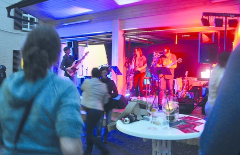 Z�mmekumme am Schloss mit Cocktails und Live-Musik von Blues Experience - Ehrenkirchen - 31.07.2026 18:00